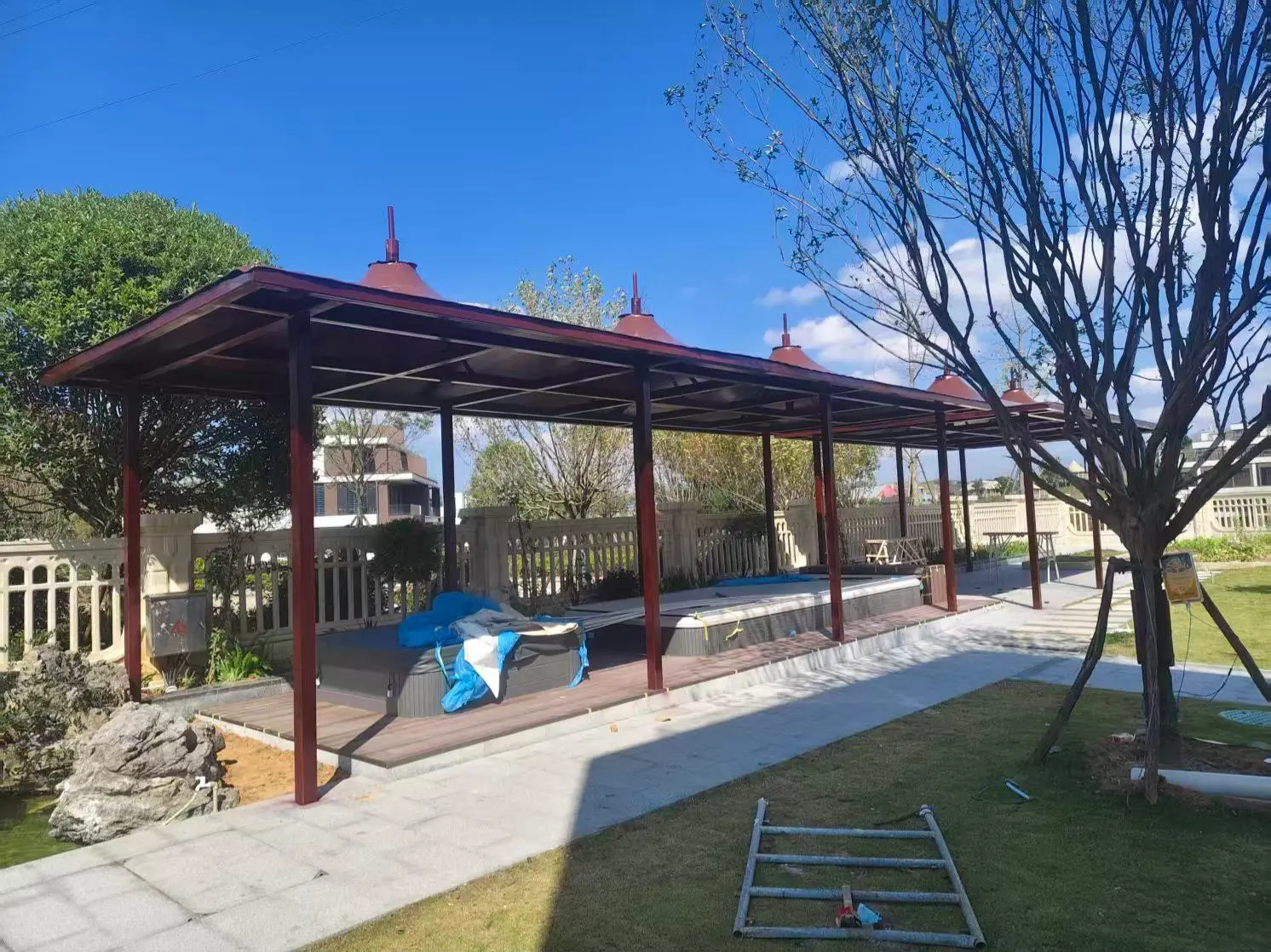 贵州松桃园区小区膜结构停车棚怎么选?本地源头工厂拆解三大坑,避开返修翻倍成本
